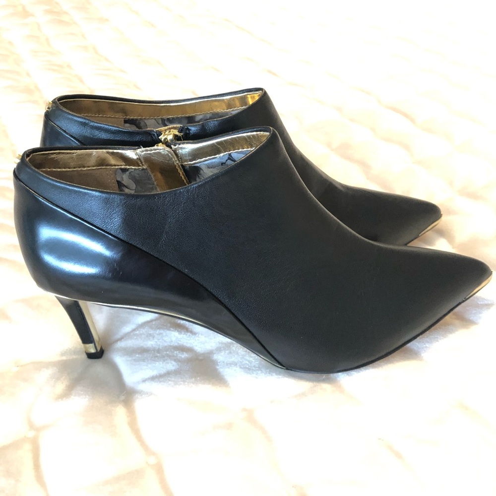 Ted Baker Narill Black leather, Kitten Heel Booties size 7.5 gold trim & zipper